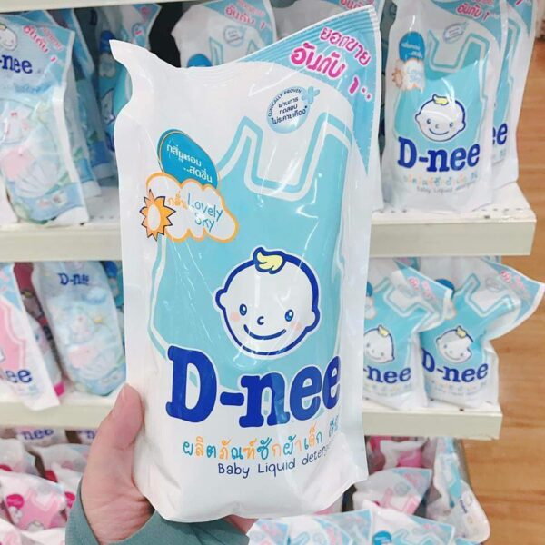 Dung dịch giặt xả D-Nee xanh nhạt 600ml