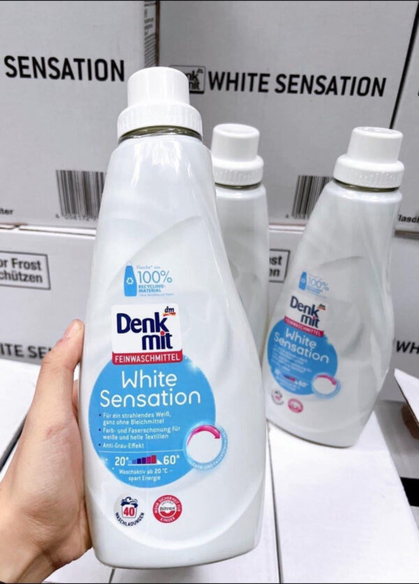 Nước giặt tẩy trắng quần áo trắng Denkmit white sensation 1L