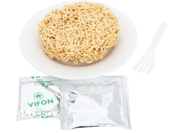 Mì xào tương đen Vifon khay 90g